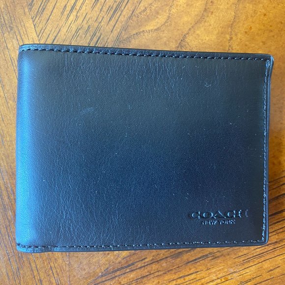 BNWT COACH Smooth Leather Wallet - Picture 1 of 11